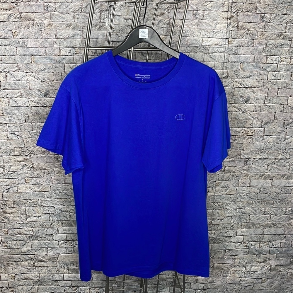🔥🔥Champion T-shirt Color: Blue Size: Large🔥🔥